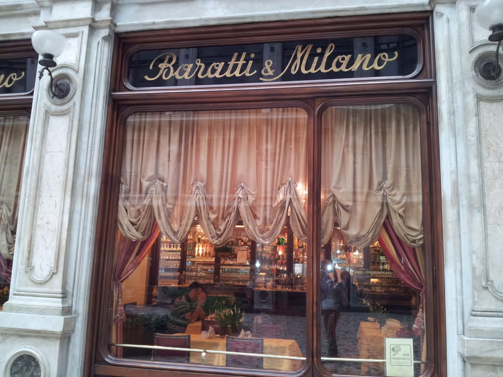 Turin Private Tour - Historical shop Baratti & Milano