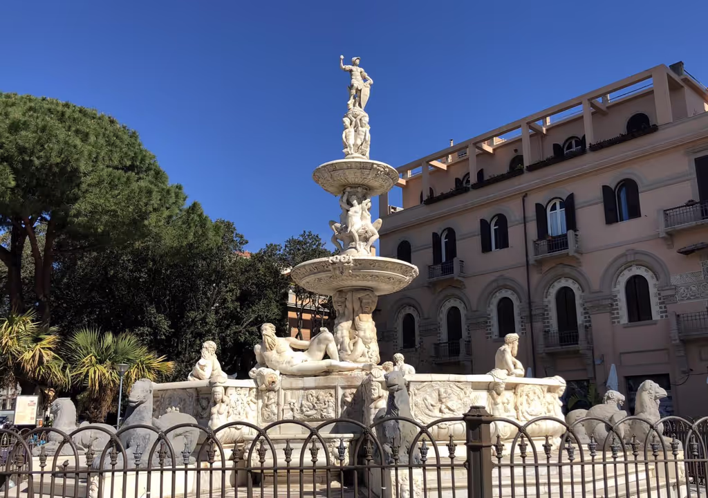 Messina Private Tour - The XVIth century fountain in front of the Cathedral
