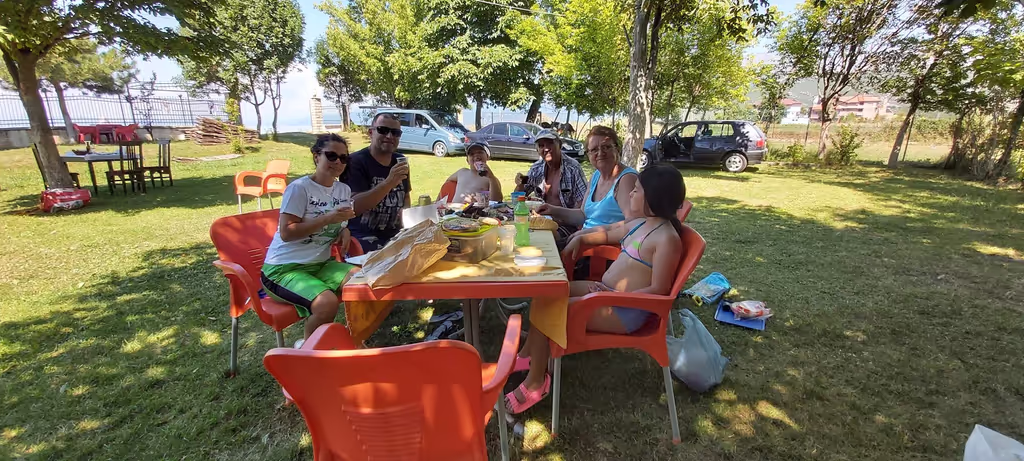 Tirana Private Tour - Family picnic at Drilon Park