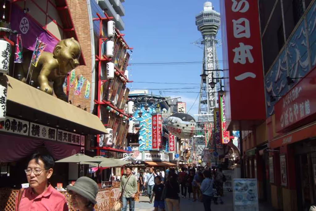 Osaka Private Tour - 新世界地區,"通天閣"。