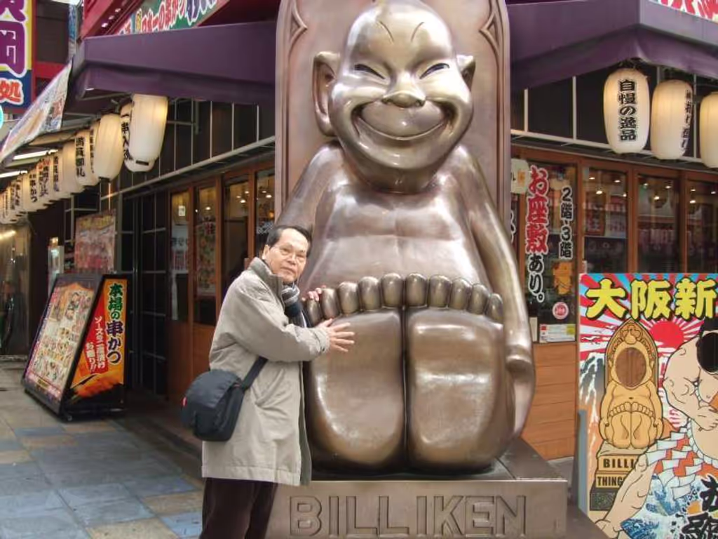 Osaka Private Tour - 新世界地區,比利肯偶像,到處都看得見比利肯的偶像。