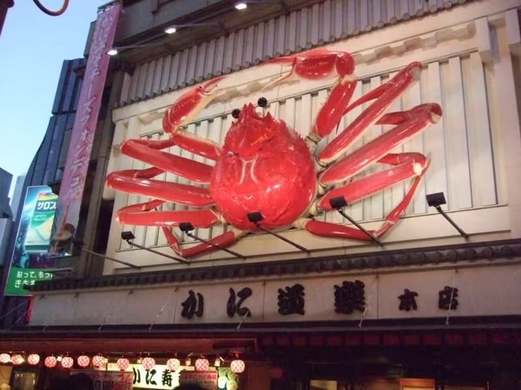 Osaka Private Tour - 道頓堀美食街的"蟹道樂"。這裡的涮螃蟹肉特別好吃!