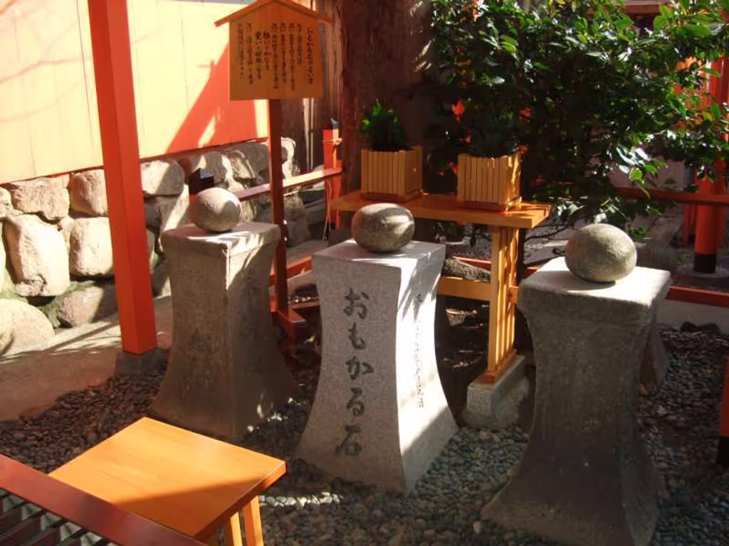 Osaka Private Tour - 住吉大社,"重輕石"（"能量景點“）。