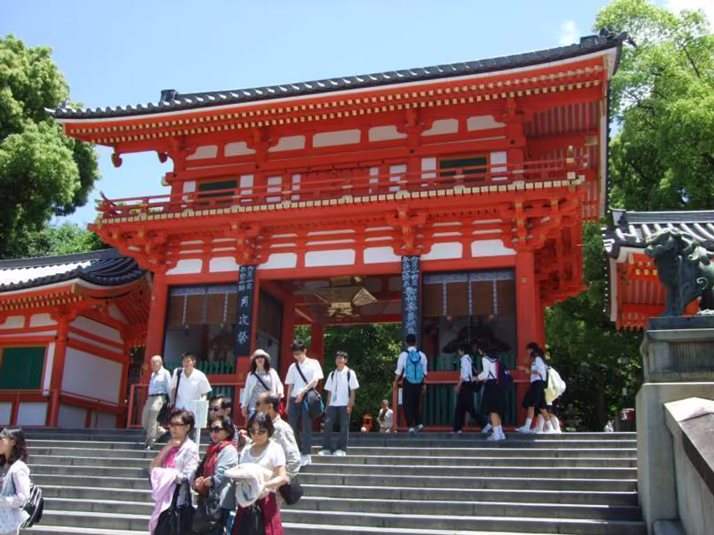 Kyoto Private Tour - 八阪神社西樓門",是祇園的象徵性建築。
