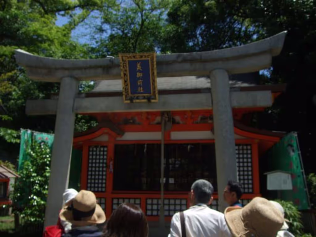 Kyoto Private Tour - 八阪神社"美御前社",以其"美容水"有名。