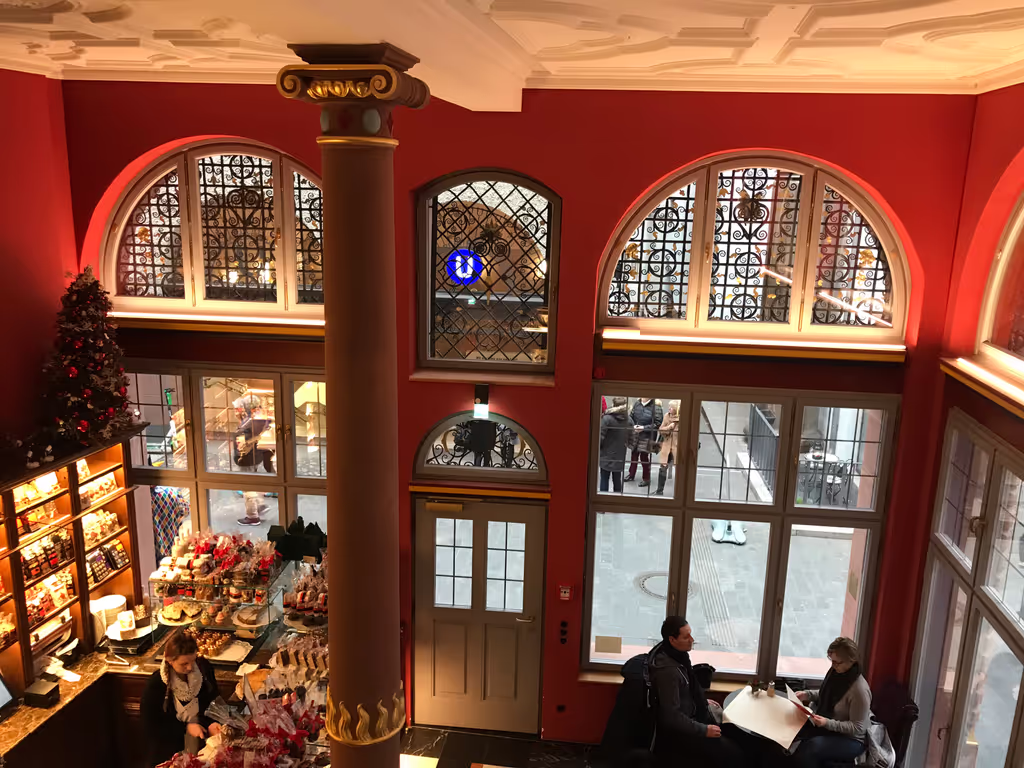 Frankfurt Private Tour - coffee break?
