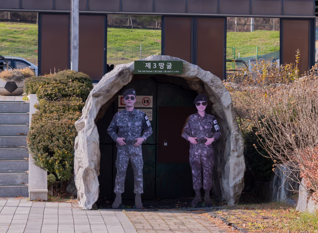 Seoul Private Tour - The Photo Zone At the Infiltraition Tunnel Station