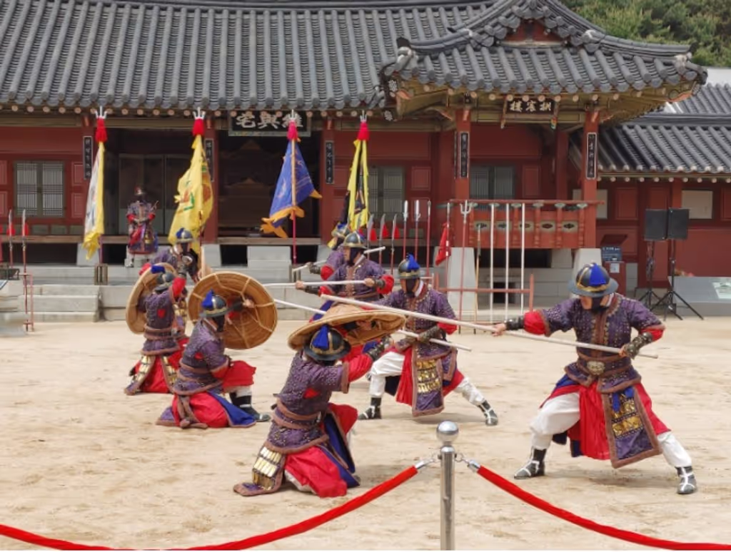 Seoul Private Tour - Traditional Martial Arts Performance in Suwon Hwaseong Fortress