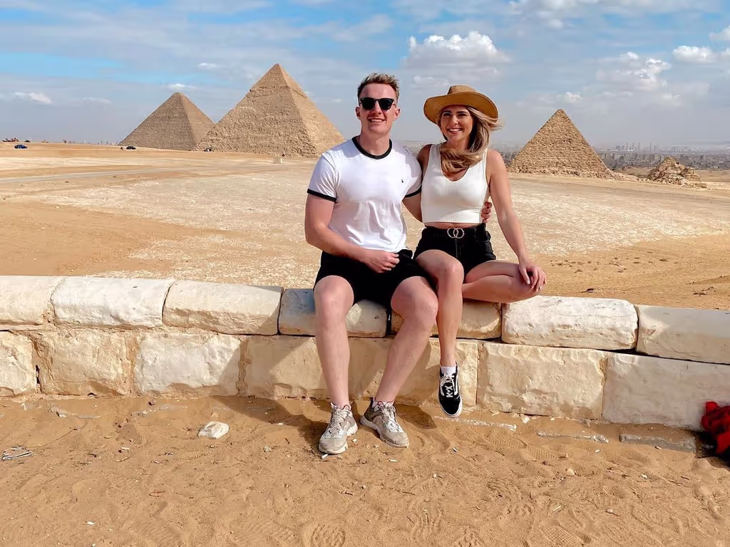 Giza Private Tour - Giza pyraGiza Pyramids and the Great Sphinx, the most famous monuments of ancient world! These massive stone structures were built around 4,500 years ago on a rocky desert plateau close to the Nile and always amaze visitors.mids