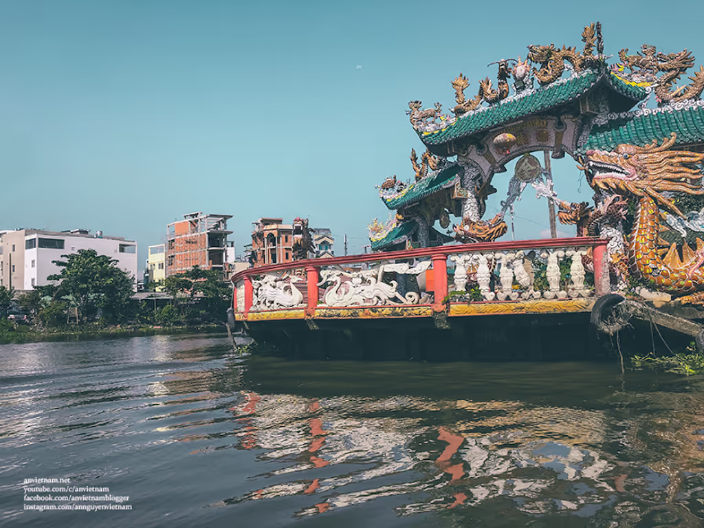 Ho Chi Minh Private Tour - Floating Temple in Saigon City