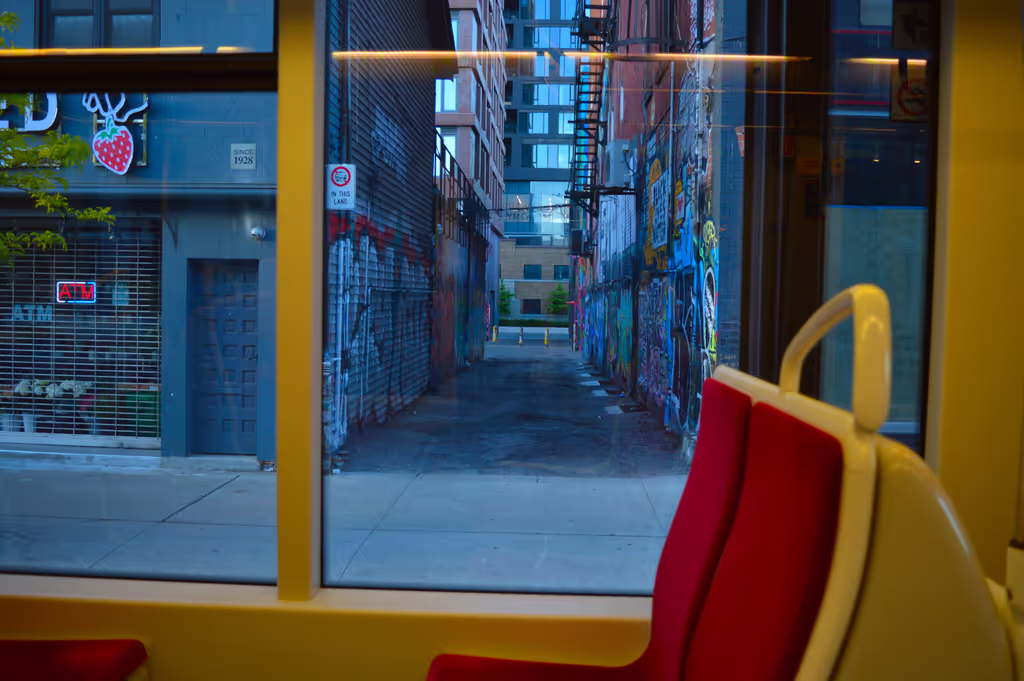 Toronto Private Tour - Graffiti Alley Queen Street Car