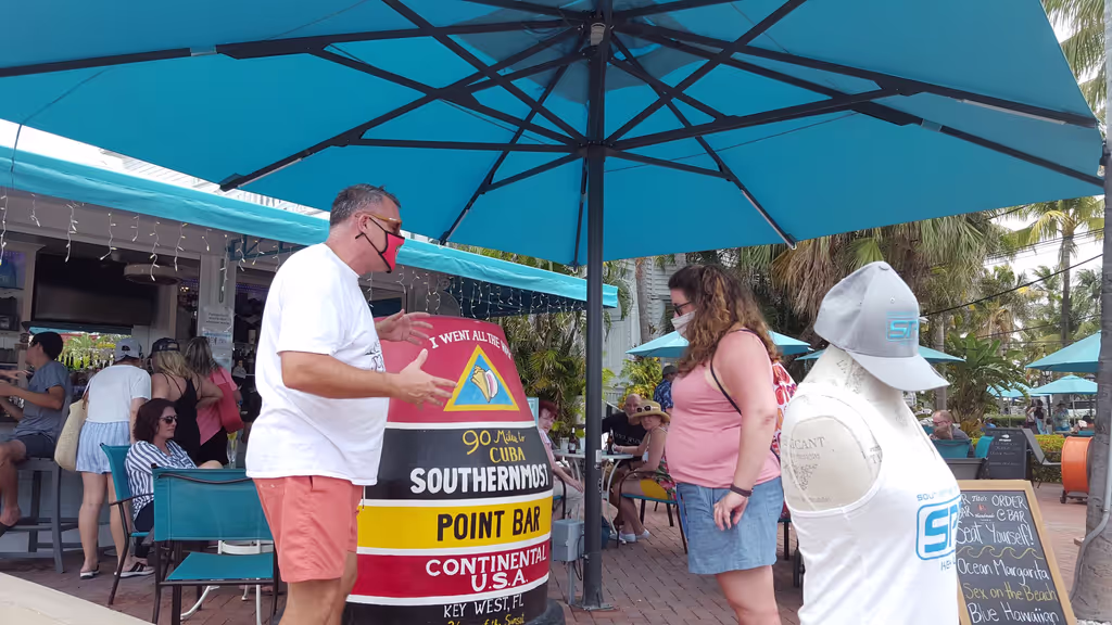 Key West Private Tour - Easier and quicker to get a photo here (and a drink)