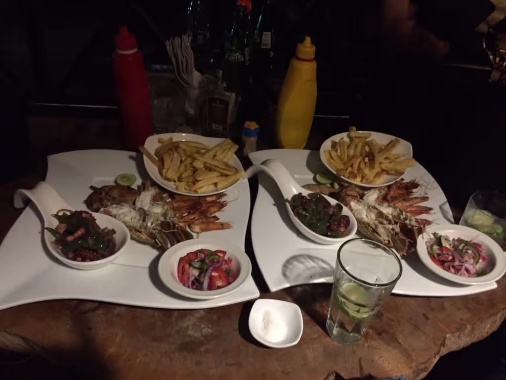 Dar es Salaam Private Tour - Cosmo sea food ,here you will have sea food softdrink and alcohol  music . And its cool place .
