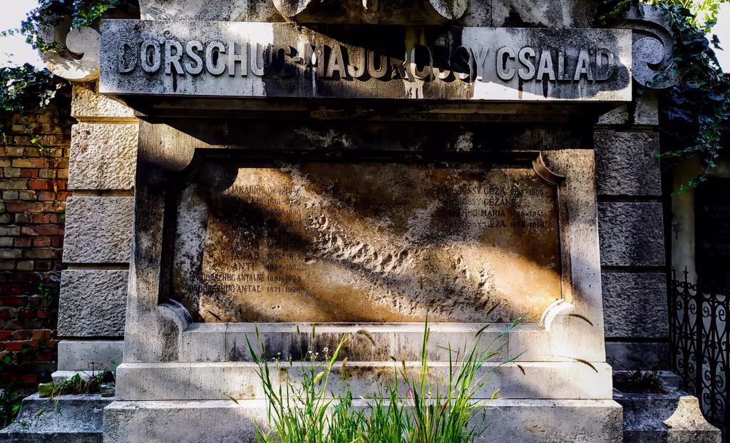 Budapest Private Tour - Grave, National Cemetery of Hungary