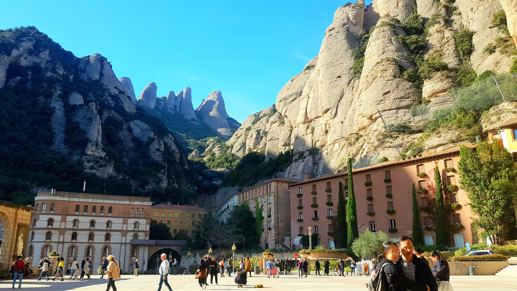 Barcelona Private Tour - The  hand of God in Montserrat