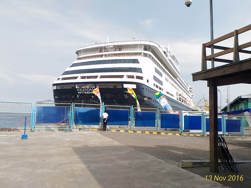 Semarang Private Tour - Semarang port