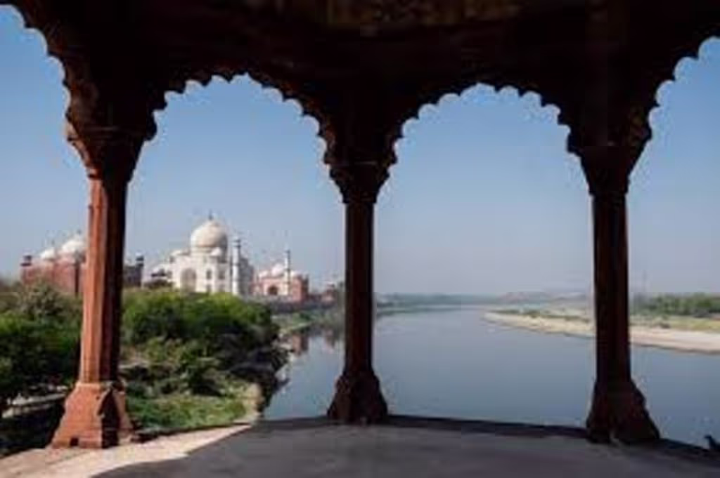 Agra Private Tour - Taj with arch