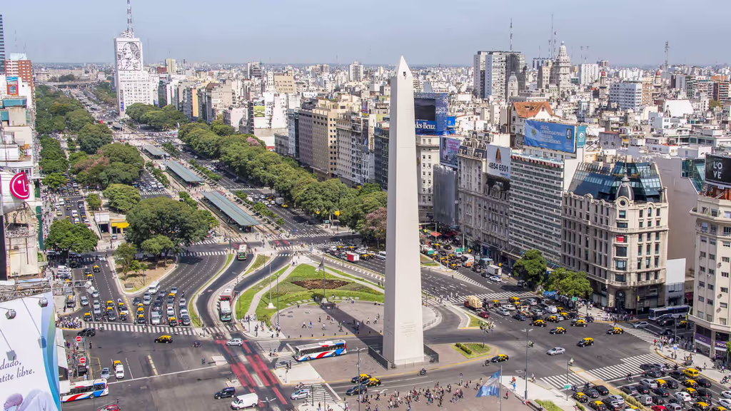 Buenos Aires Private Tour - Avenues. Streets of Buenos Aires and the centre with the Obelisk. Discover this huge city.