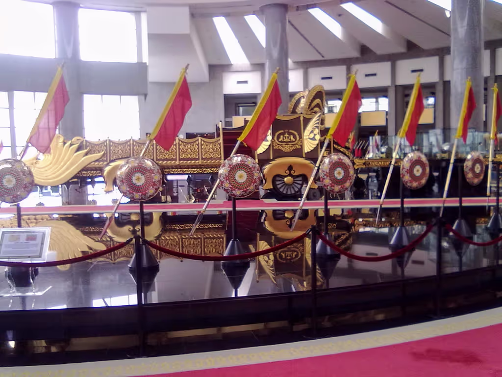 Bandar Seri Begawan Private Tour - The Royal Regalia Museum
