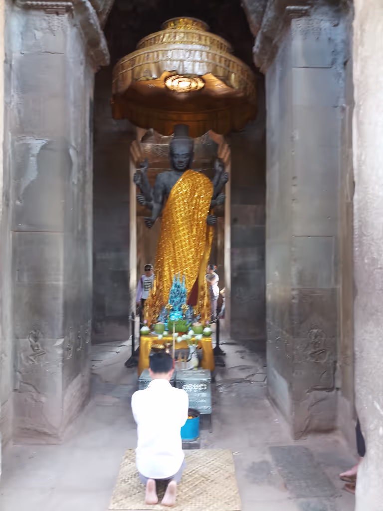 Siem Reap Private Tour - Statue of Vishnu at Angkor wat