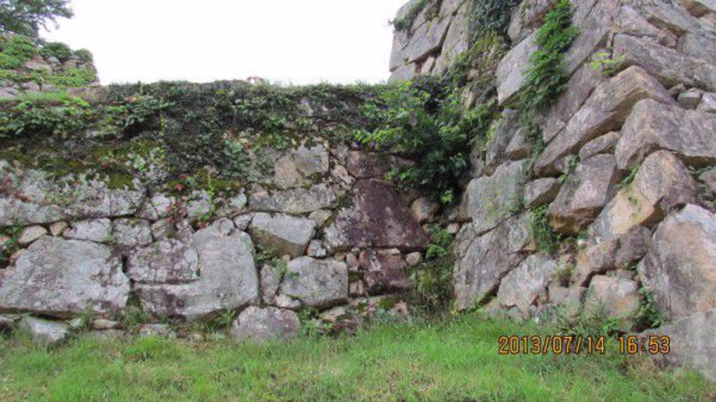 Osaka Private Tour - Stone walls at the ruins of Takeda Castle