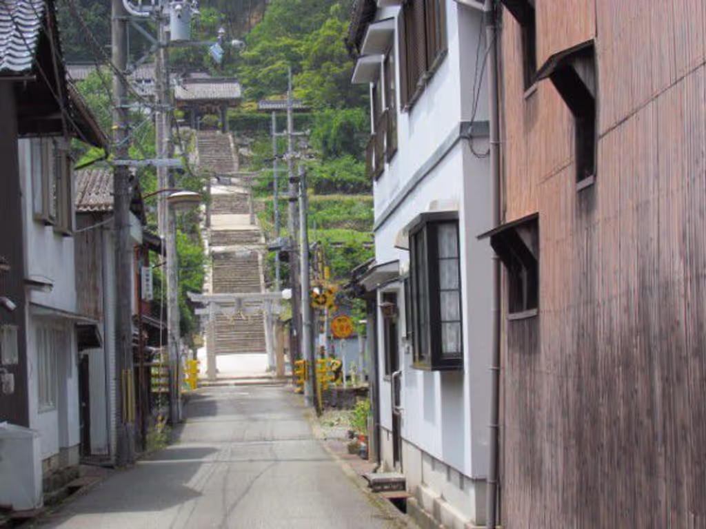 Osaka Private Tour - Hyomai Shrine.  Youcan walk up to the ruins of Takeda Castle