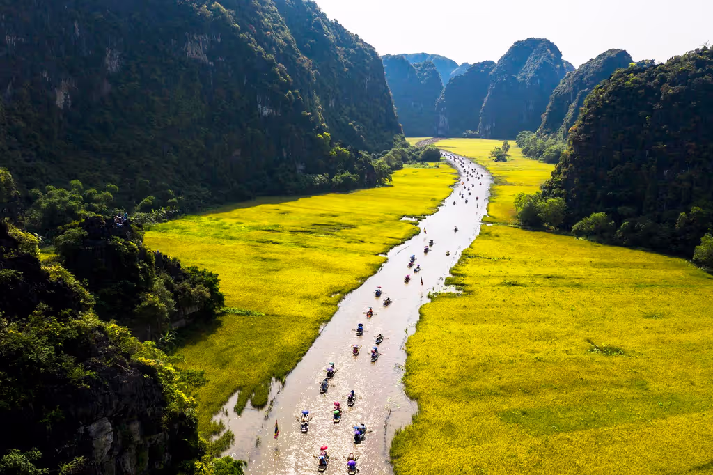 Hanoi Private Tour - sailing to Tam Coc