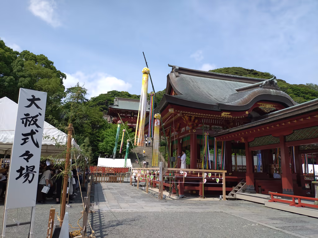 Tokyo Private Tour - Hall of Sacred Dance in Hachiman-gu shrine