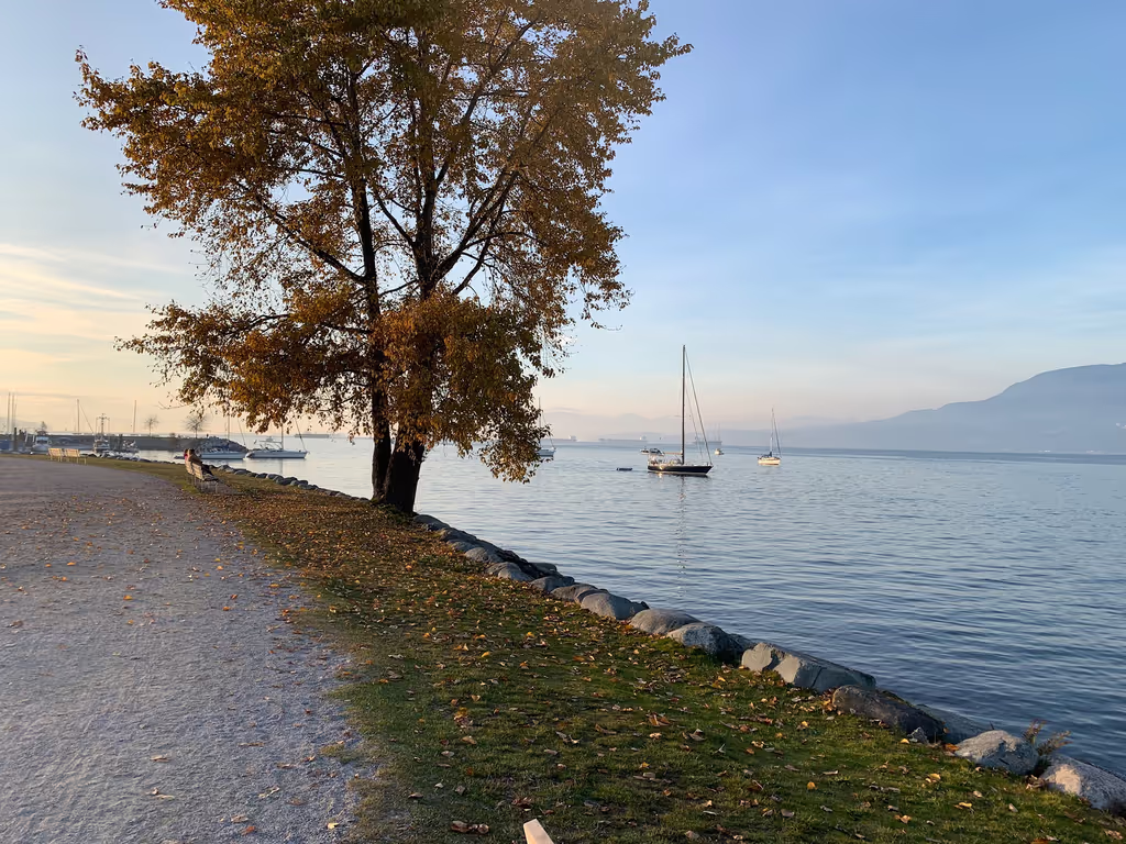Vancouver Private Tour - Fall ride through Kitsilano
