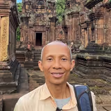 Cambodia Tour Guide - Pechey C.