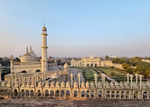 Lucknow Tour Guide