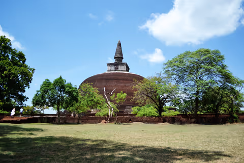 Polonnaruwa Tour Guide