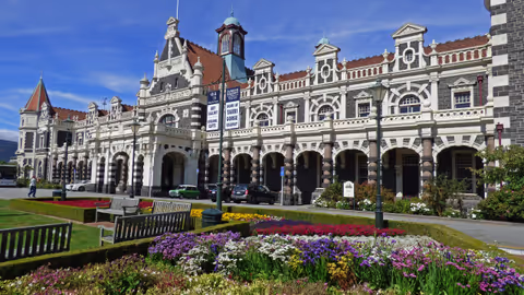 Dunedin Tour Guide