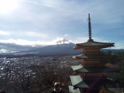 Chureirto Pagoda and sakura (Dec. 2, 2022)