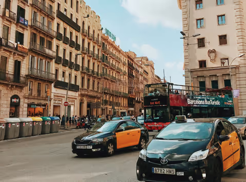 Tips for the Easiest Way to Get Around Barcelona [By a Professional Guide]