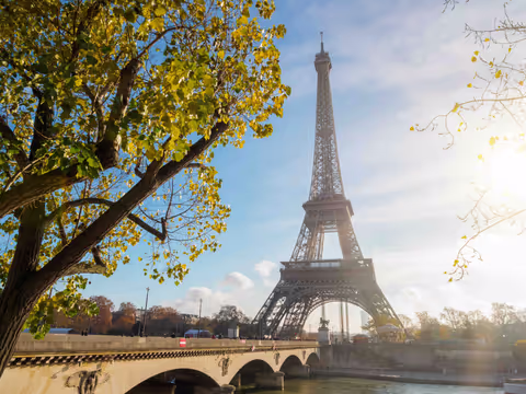 What to Wear in Paris in the Fall: A Packing List for Style & Comfort