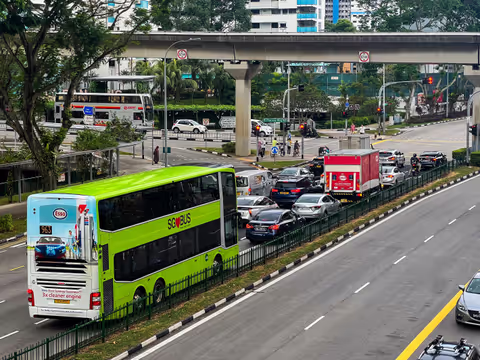 How to Get Around Singapore: MRT, Buses, Taxis, and Private Cars for First-Time Visitors