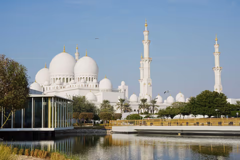 Abu Dhabi Layover Tour: Is It Worth Touring The City Between Flights?