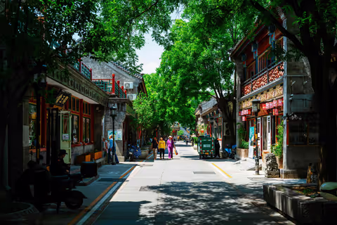 Beijing Hutong Tour: Rickshaw & Walking Routes Through Scenic Courtyards