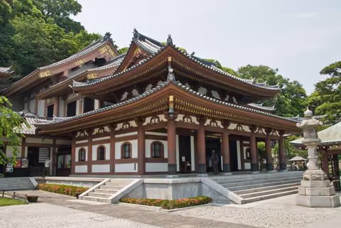 Five Kamakura Temples Shrouded by Nature