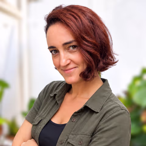 María R.