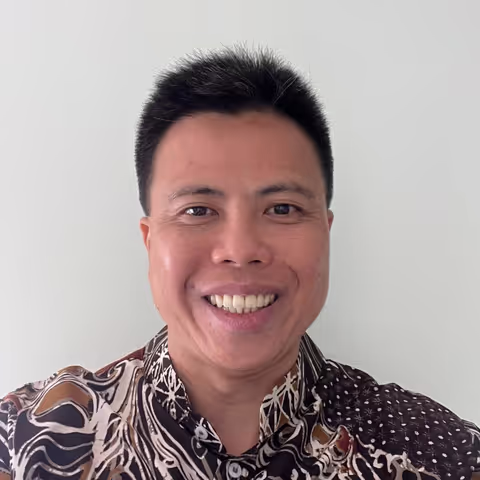 Singapore Tour Guide - Edwin L.