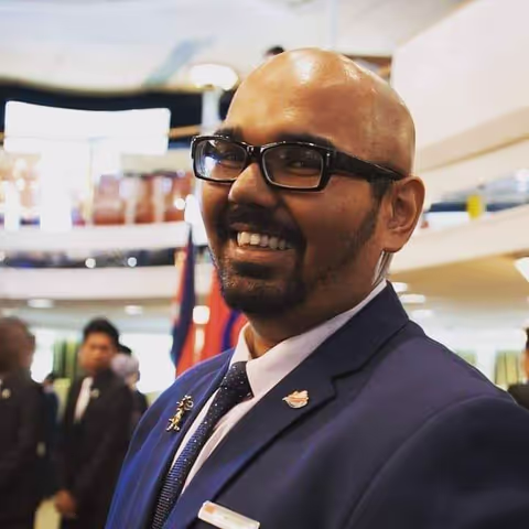 Singapore Tour Guide - Muhammad hilmi A.