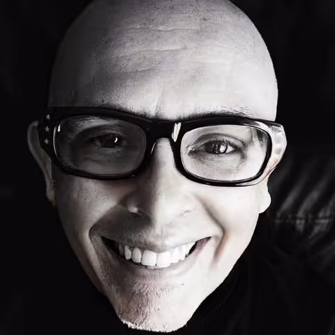 Tour Guide - Serge R.