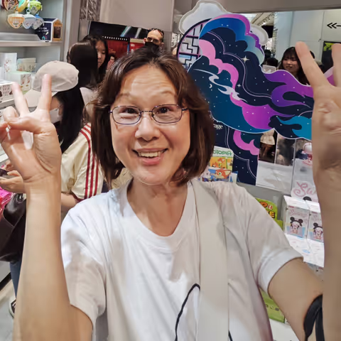 Yokohama Tour Guide - Pam  O.