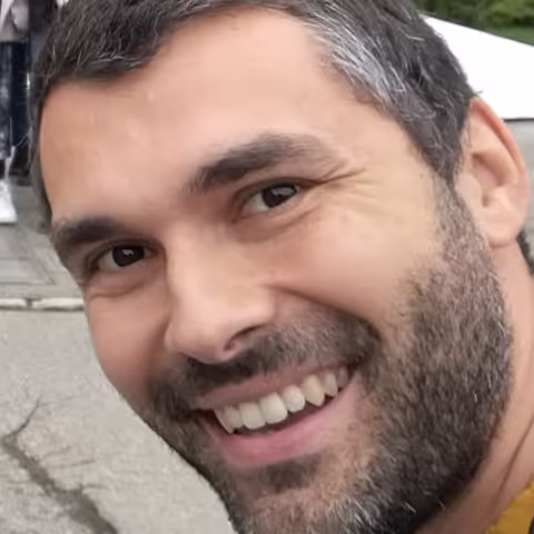 Bucharest Tour Guide - Tudor A.