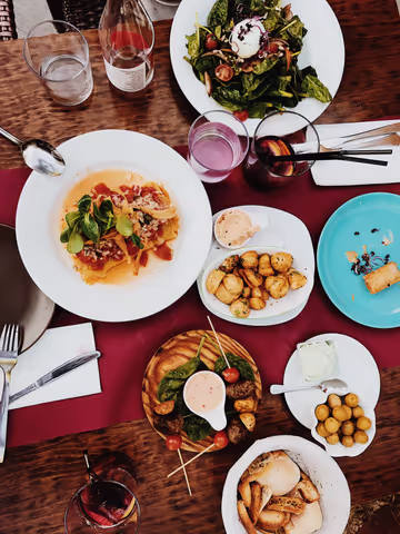 Tour Casablanca with Lunch and wine in a local restaurant