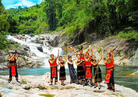 Romantic Yang Bay Mountain Eco-Tour