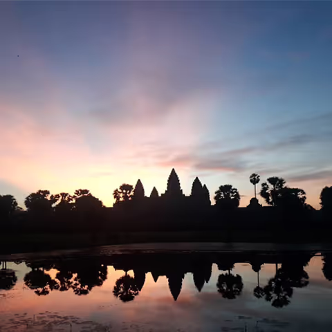 Two Days Temple Tour Plus Sunrise at Angkor Wat Temple