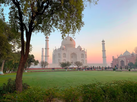 Tajmahal Sunrise With Local Expert (2H)